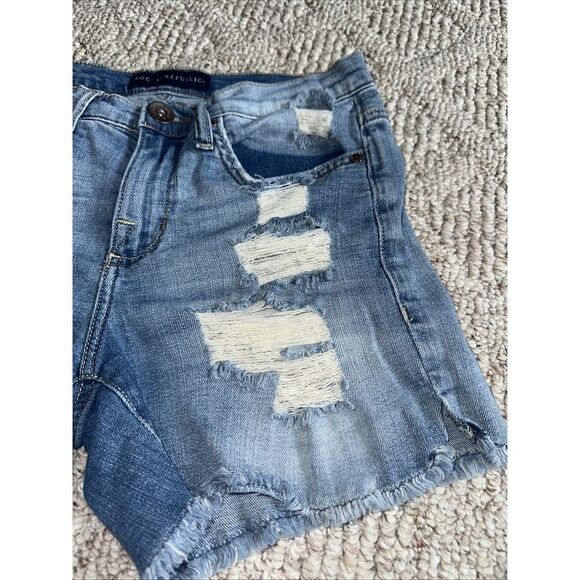 Rock & Republic Womens Denim Jean Shorts Distressed Pockets Size 6 - Picture 2 of 6